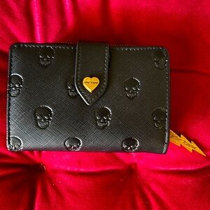 Betsey Johnson Skull Bifold Wallet Skullicious Black Gold NWOT